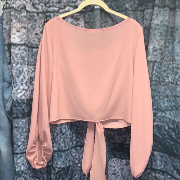 Fashion nova cropped shirt with Tied front - Picture 2 of 2